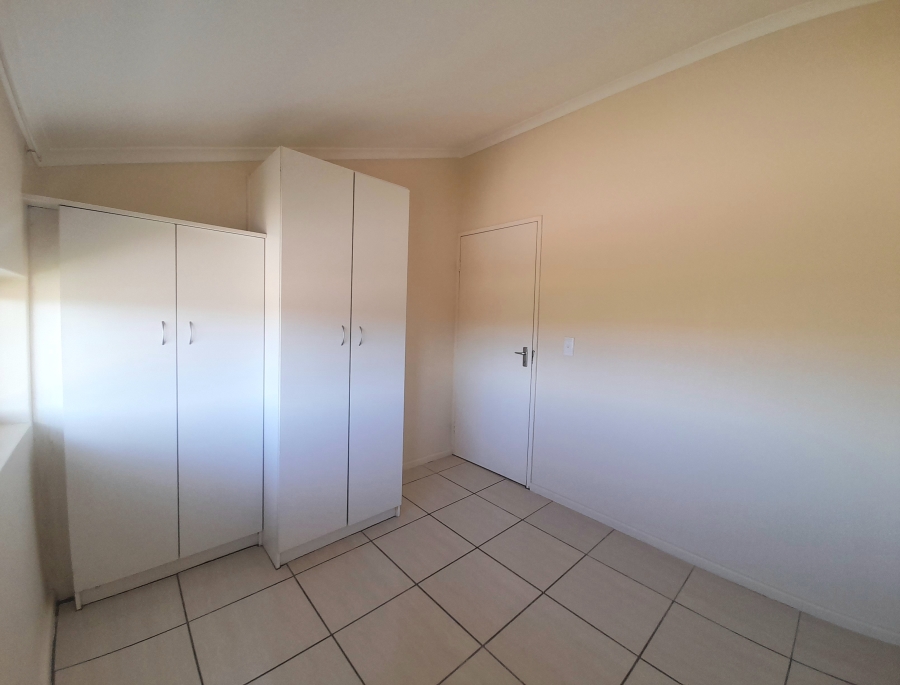 8 Bedroom Property for Sale in Uitzicht Western Cape